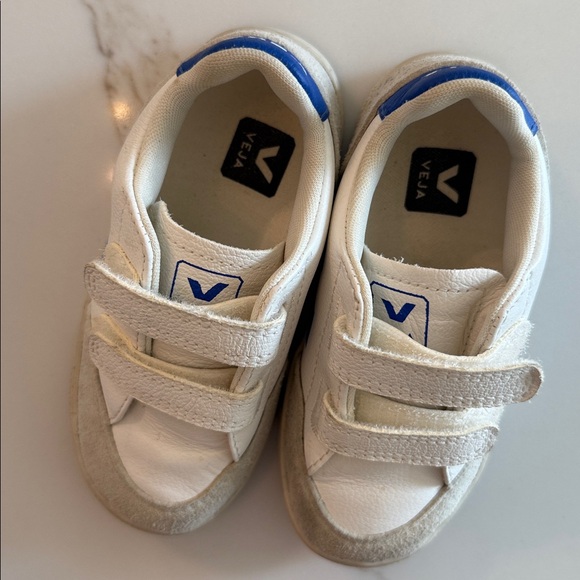 Kids White and Blue Sneakers Veja size 10 - Picture 5 of 5